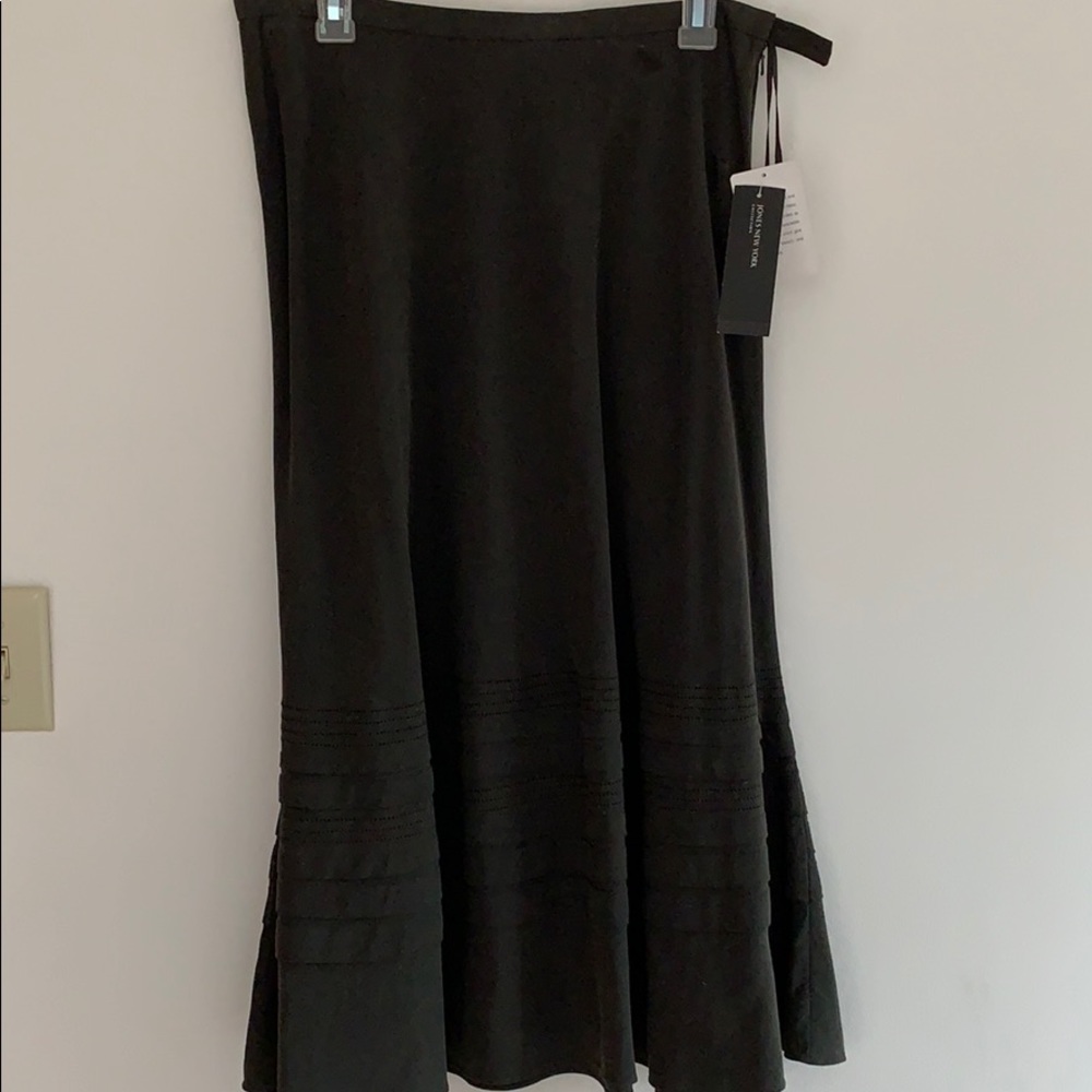 Jones New York long skirt. Muted Brownish green.